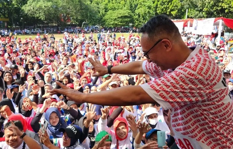 Politikus PDI-P Nico Siahaan mengampanyekan capres Ganjar Pranowo di Bandung, Jawa Barat, Juli 2023.  Foto Instagram @networkforganjar