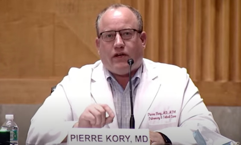 Presiden Frontline COVID-19 Critical Care (FLCCC) Alliance Pierre Kory saat bersaksi di Senat Amerika Serikat, Washington DC pada Desember 2020. /Foto screenshot YouTube
