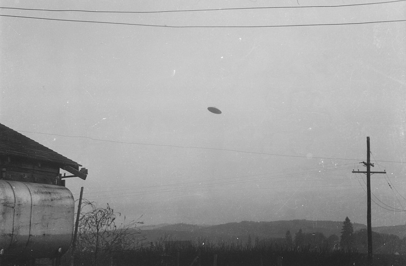 Warga McMinnville, Amerika Serikat, mengabadikan penampakan UFO dengan kamera pada 1950. /Foto Wikimedia Commons