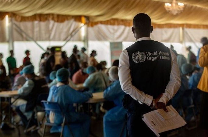Pekerja medis dari Badan Kesehatan Dunia (WHO) memantau proses vaksinasi di Leshoto, Afrika, Agustus 2021. Foto Instagram @who_afrika