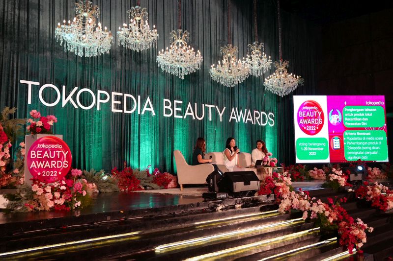 Sesi talkshow Tokopedia Beauty Awards 2022, Kamis (1/11) bersama dokter spesialis kulit dr.Kardiana Dewi, Sp.KK, FINSDV dan  Category Development (Beauty and Personal Care) Senior Lead Tokopedia, Sherine Pranata. Dokumentasi.