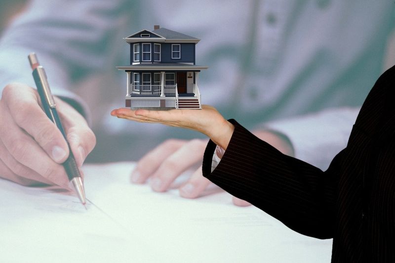 Ilustrasi transaksi pembelian rumah. Foto Pixabay. 
