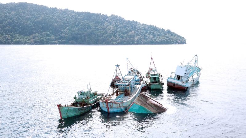 Kementerian Kelautan dan Perikanan (KKP) melakukan pemusnahan barang bukti kapal illegal fisihing di Pontianak, Kalimantan Barat 2019 lalu. Dokumentasi KKP.