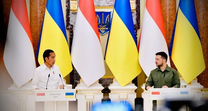 Presiden Joko Widodo dan Presiden Ukraina Volodymyr Zelenskyy. Foto Twitter Jokowi.
