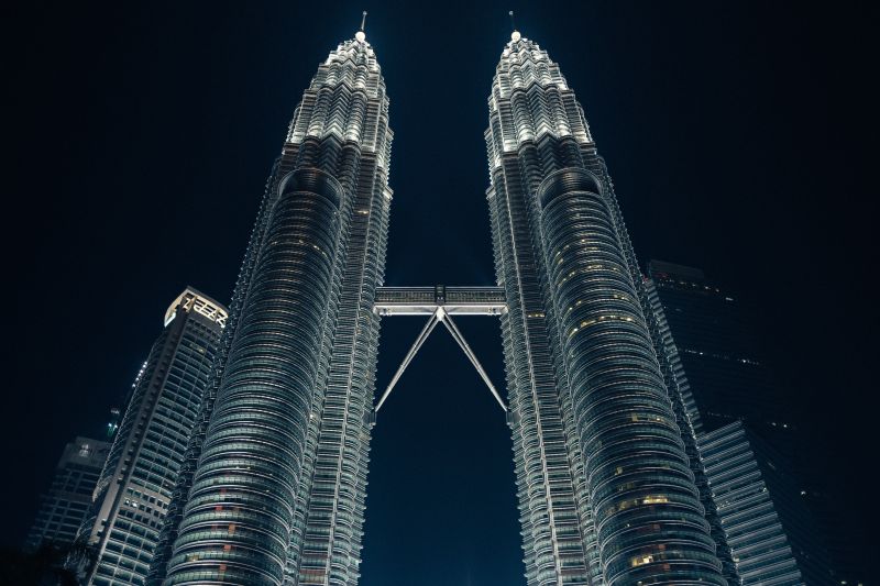 Menara Kembar Petronas yang menjadi ikon Malaysia. Foto Unsplash.com.