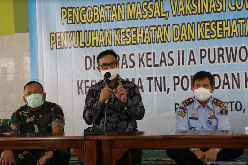 Kepala BKKBN Hasto Wardoyo (tengah) berbicara di Lapas Kelas II-A Purwokerto, Kabupaten Banyumas, Jawa Tengah, Sabtu (5/2/2022). Foto dok. BKKBN