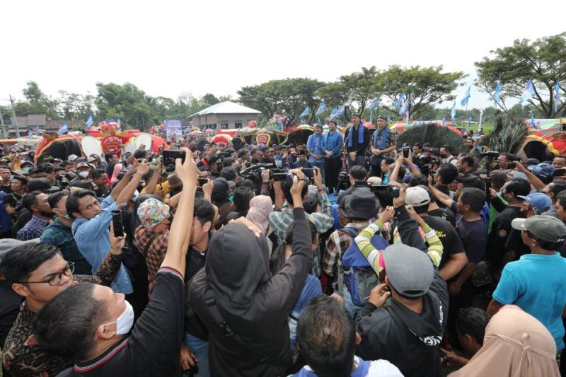 Ketua Umum Partai Demokrat, Agus Harimurti Yudhoyono atau AHY berpidato saat mengunjungi Desa Karangpatihan, Ponorogo, Jawa Timur, Jumat (20/5/2022)./Foto demokrat.or.id
