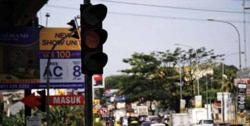 Lampu lalu lintas di Jalan Transyogi, Bekasi, Jawa Barat,/Foto ntmcpolri.info