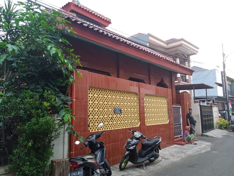 Bangunan makam Syekh Abdul Karim bin Asfan di Jalan Madrasah II, Sukabumi Utara, Kebon Jeruk, Jakarta Barat, Selasa (28/6/2022). Alinea.id/Kudus Purnomo Wahidin.