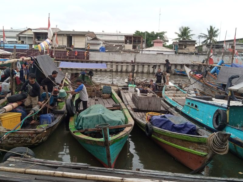 Perahu-perahu nelayan di Cilincing, Jakarta Utara, Kamis (28/10). Alinea.id/Kudus Purnomo Wahidin.