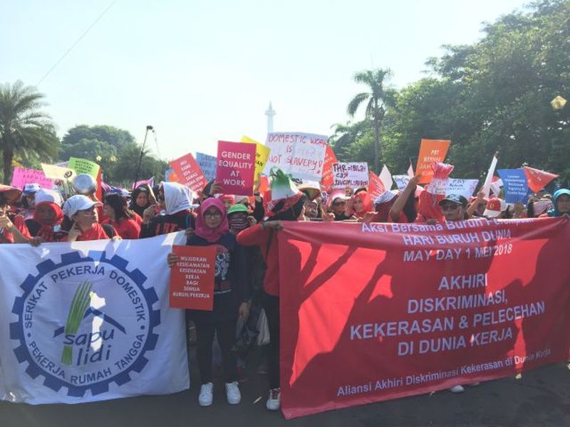 Serikat pekerja rumah tangga (PRT) menggelar aksi di depan Monumen Nasional (Monas), Jakarta, Rabu (1/5/2018). Alinea.id/Ayu Mumpuni.