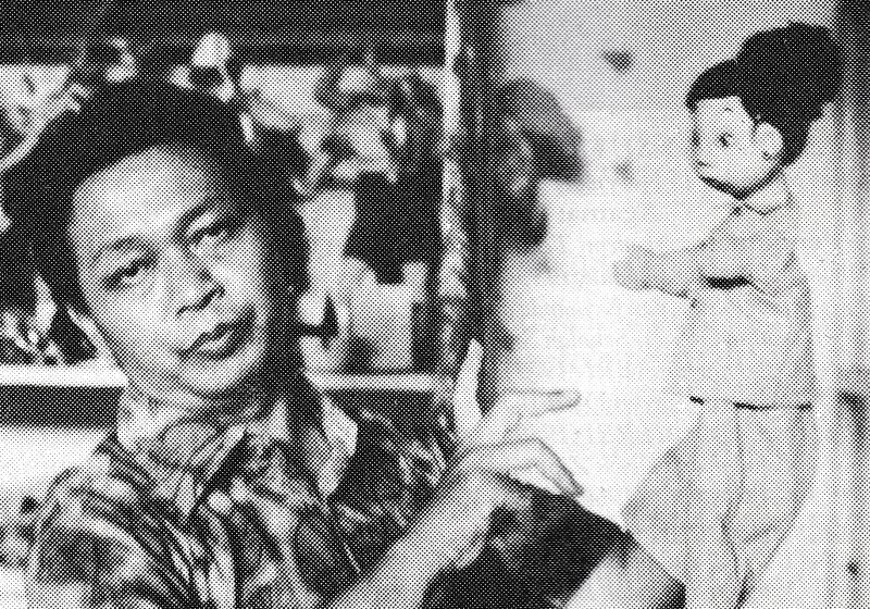 Drs Suyadi dan boneka ciptaannya./Foto Apa dan Siapa Sejumlah Orang Indonesia, 1983-1984 (1984)