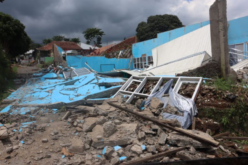 Kondisi bangunan yang runtuh akibat gempa magnitudo 5,6 di Kabupaten Cianjur, Jawa Barat, Rabu (23/11/2022)./Foto Komunikasi Kebencanaan BNPB/M. Arfari Dwiatmodjo/BNPB