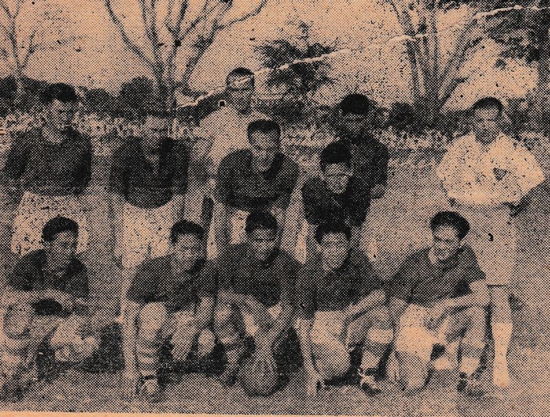 Arnold van der Vin (belakang, tengah) bersama Persija pada 1951./Foto Aneka, 1 Agustus 1951