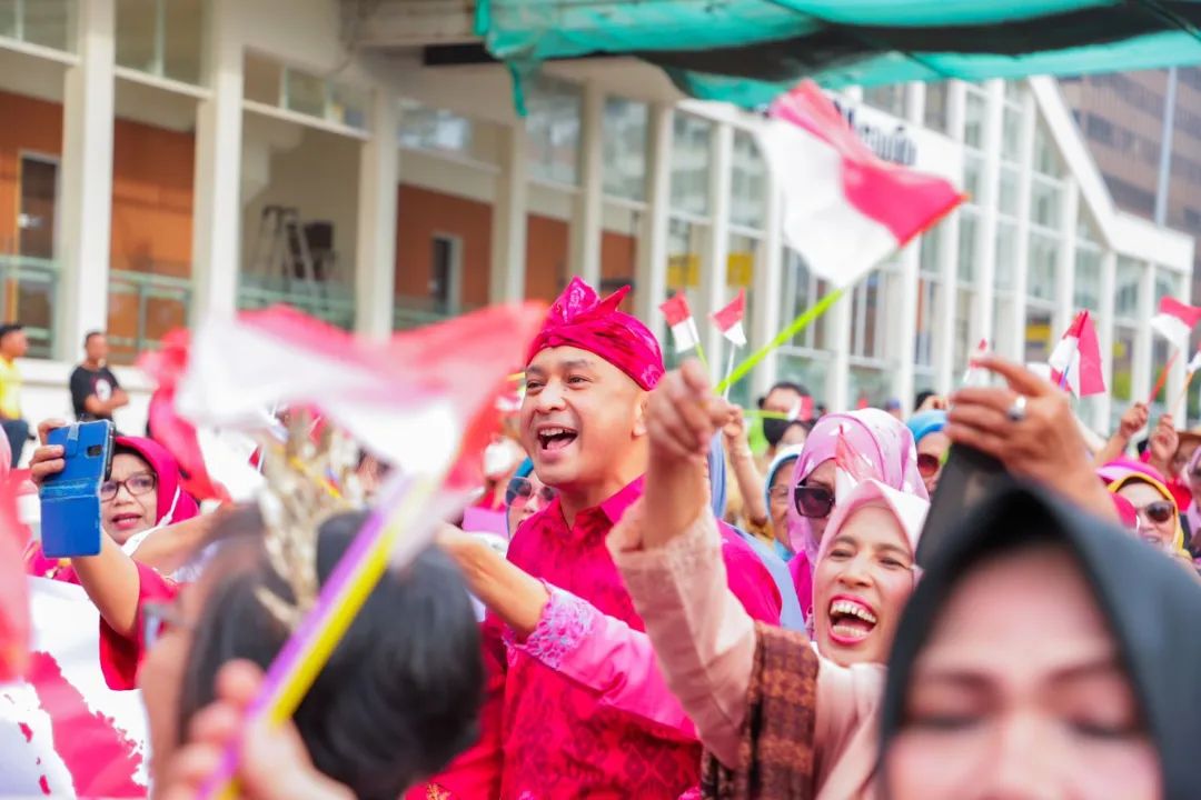   Ketua Umum PSI Giring Ganesha berkunjung ke acara Parade Budaya Nusantara di area car free day, Jakarta Pusat, November 2022. Foto Instagram @psi_id