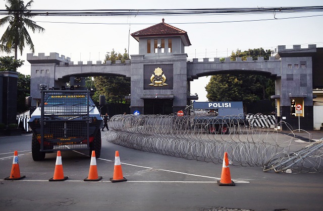 Sebanyak 156 narapidana teroris bertindak rusuh dan menyandera sembilan anggota Polri di Rumah Tahanan Cabang Salemba Kelapa Dua Depok, Jawa Barat, Selasa (8/5/2018). / Antara Foto