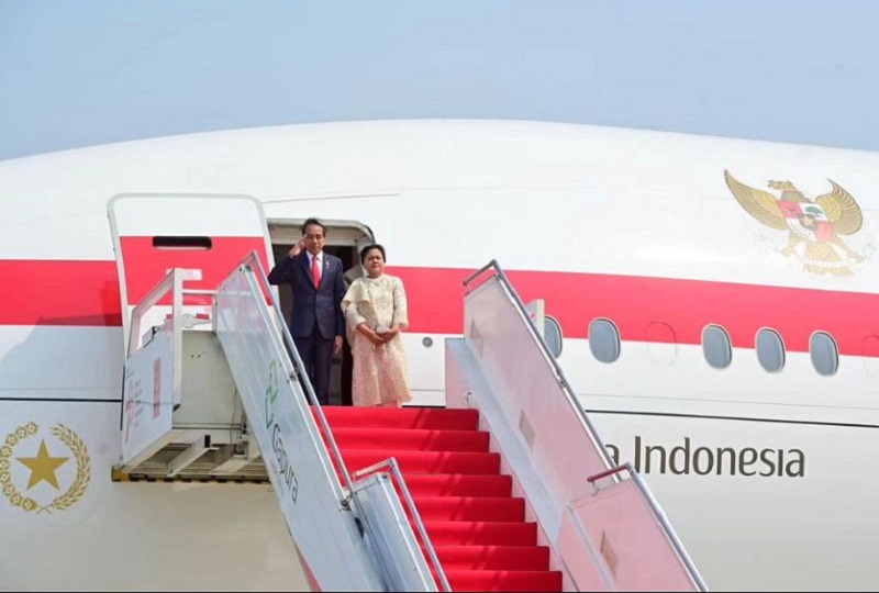 Presiden Joko Widodo bersama sang istri, Iriana Joko Widodo, bertolak menggunakan pesawat kepresidenan menuju New Delhi, India, untuk menghadiri rangkaian KTT G20, September 2023. /Foto Instagram @jokowi