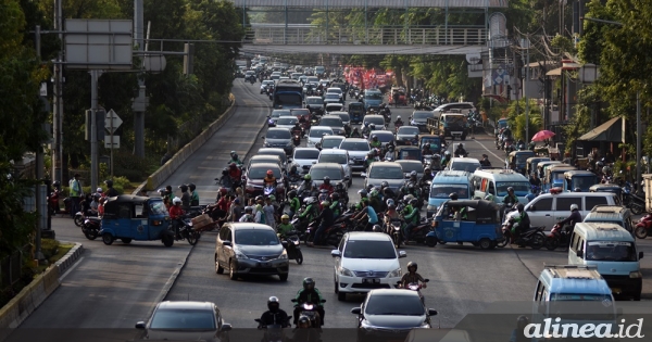  Jalur  khusus motor  saat ganjil  genap  berlaku