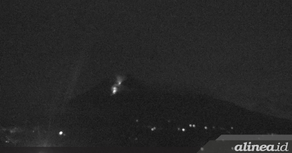 Gunung Merapi Keluarkan Awan Panas Warga Diminta Waspada