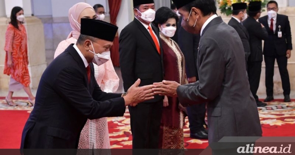 Jokowi Rombak Kabinet Tanpa Dengar Keluh Masyarakat