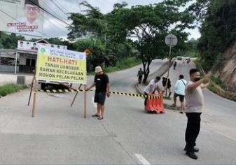 DPUPR Pera Kaltim Tangani Dua Longsoran Jalan Di Samarinda