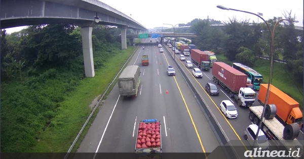 Mulai terjadi peningkatan volume kendaraan ke Puncak