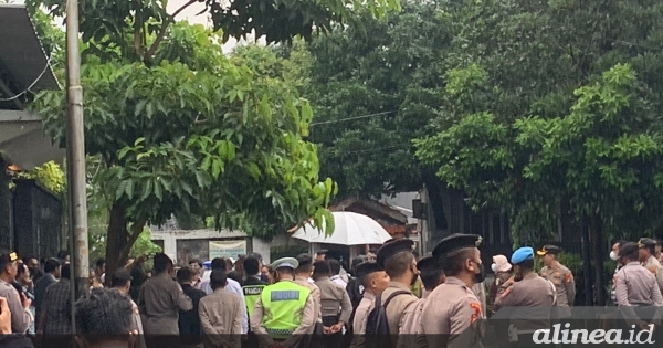 Diguyur hujan deras, hakim teruskan tinjau rumah Ferdy Sambo