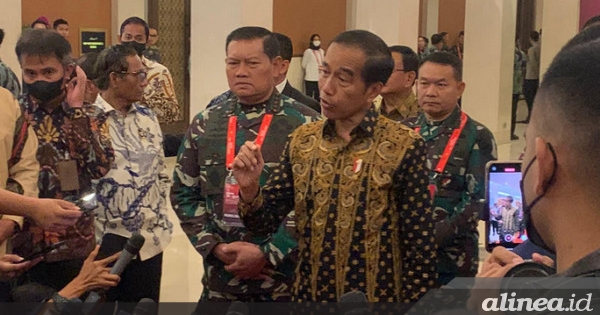 Jokowi minta TNI-Polri kawal hilirisasi SDA dan investasi