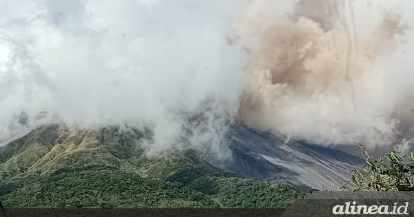 Gunung Karangetang erupsi, 77 warga Sitaro Sulut dievakuasi