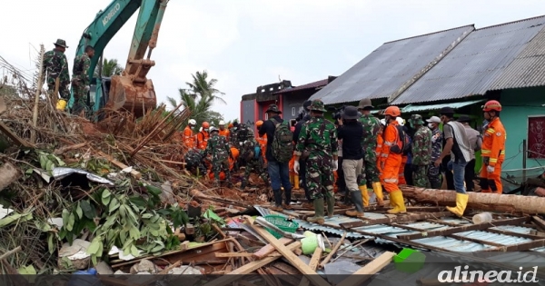 Menko PMK pantau logistik pengungsi tanah longsor Natuna