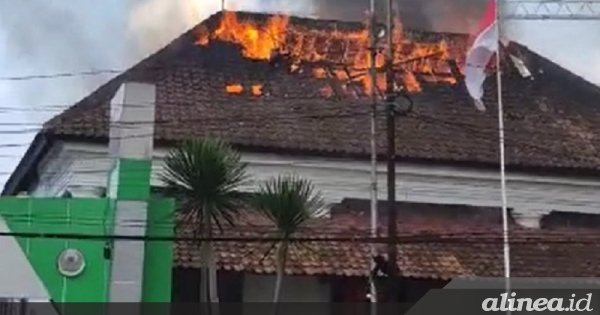 Api dari RS Salak merembet ke sebagian gedung Polisi Militer