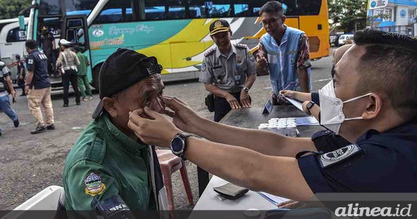 Mudik Lebaran, Polri tes urine sopir bus di Terminal Purbaya