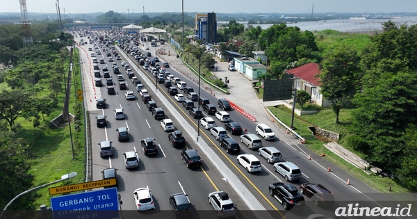 Contraflow di tol Jakarta-Cikampek disetop sejak sore tadi