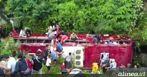 Korban tewas bus masuk jurang di Guci Tegal bertambah