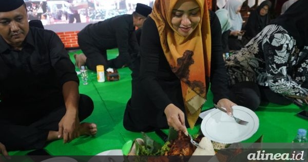 Kabupaten Mojokerto gelar parade 730 tumpeng