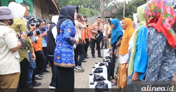 Pemkab Mojokerto salurkan 716.000 liter air bersih