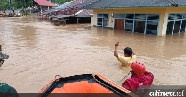 2 warga dilaporkan hilang akibat banjir dan longsor di Agam