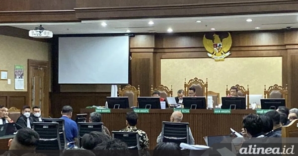 Hakim perintahkan JPU tersangkakan Elvano, PPK BTS Kominfo