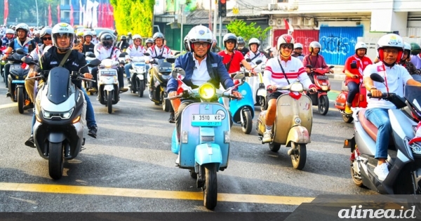 Tekan Menhub ajak warga beralih ke kendaraan listrik