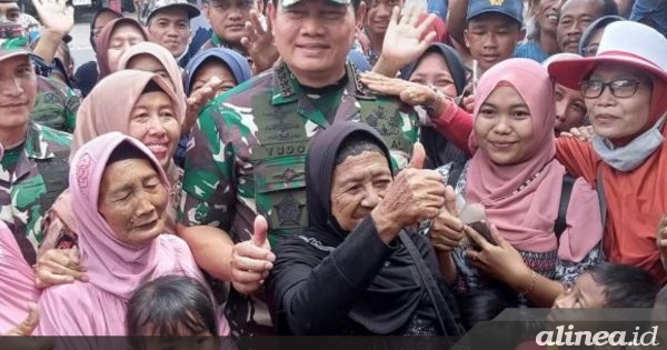 TNI perintahkan piting demonstran Rempang: Artinya merangkul