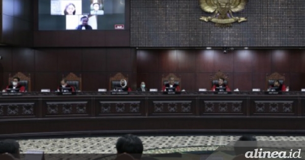 Ada celah hukum buat kocok ulang semua hakim konstitusi