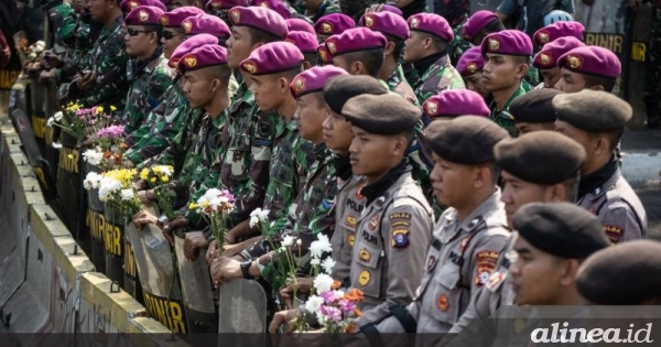 Kalau berani, ajukan hak angket soal netralitas TNI-Polri